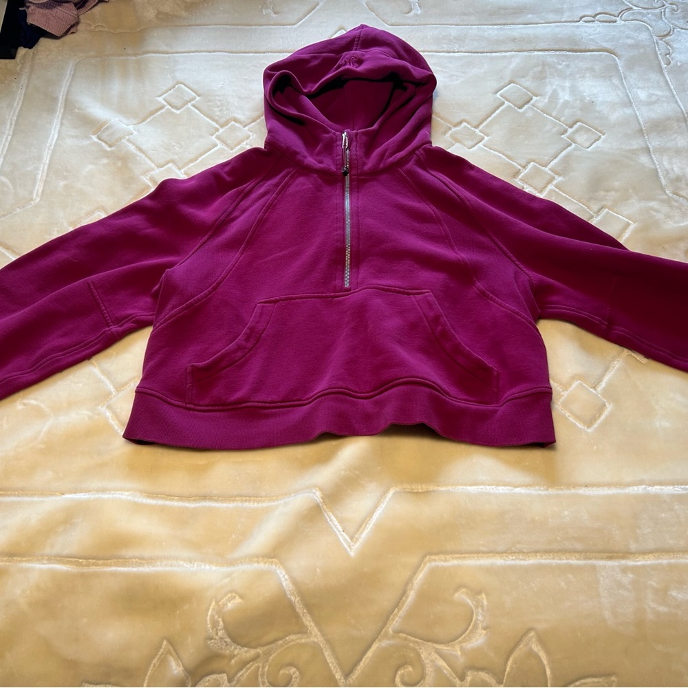 Lululemon size M/L 1/2 zip sweater